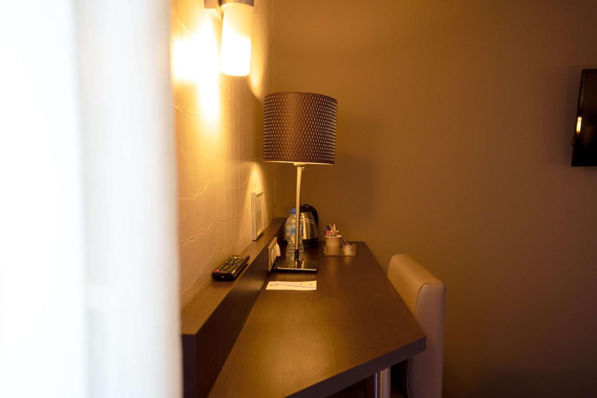 Best Western L'Atelier 117 Мобюж Екстериор снимка