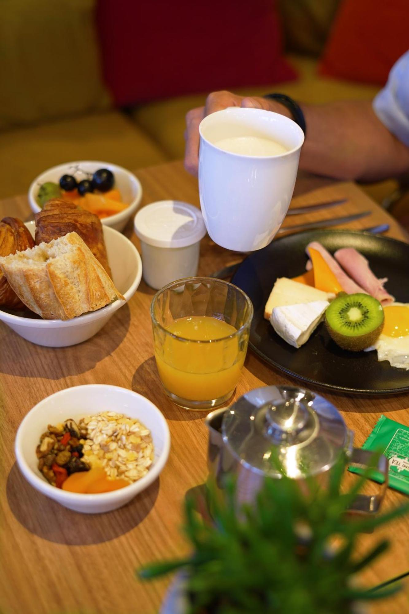 Best Western L'Atelier 117 Мобюж Екстериор снимка