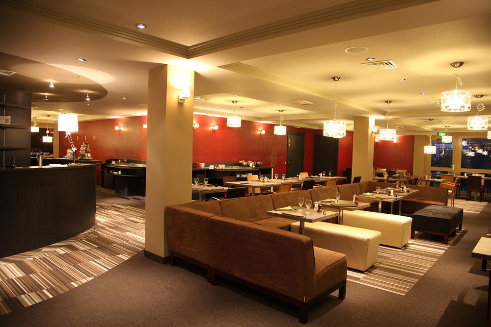 Best Western L'Atelier 117 Мобюж Ресторант снимка
